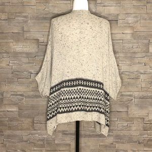 Uniqlo Sweaters - Uniqlo oatmeal cardigan Uniqlo Sweaters - Uniqlo oatmeal cardigan